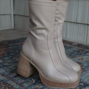Chic Beige Heeled Boots